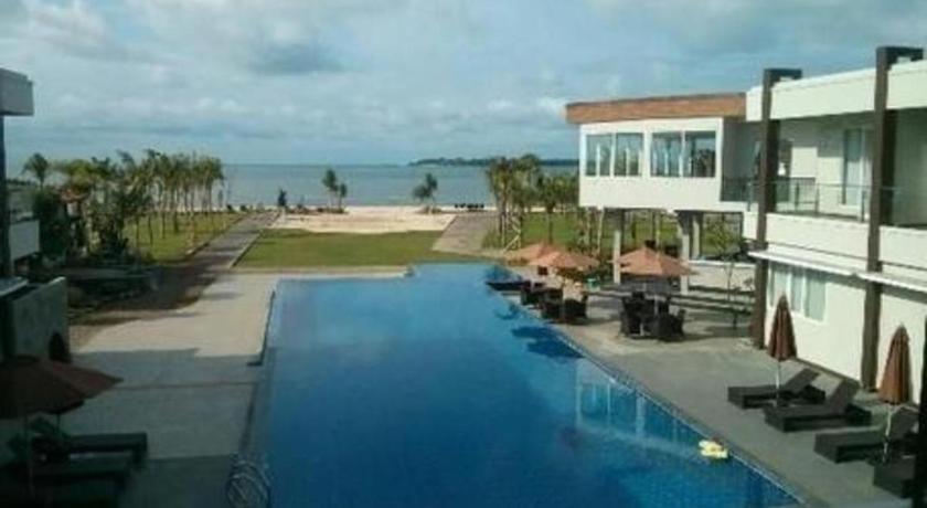 D'Season Premiere Hotel Jepara Exterior photo