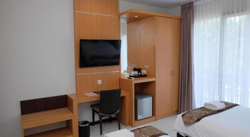 D'Season Premiere Hotel Jepara Exterior photo