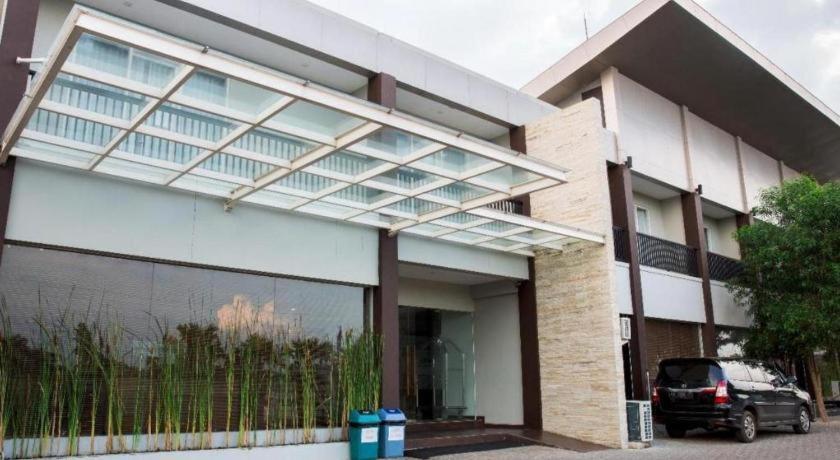 D'Season Premiere Hotel Jepara Exterior photo