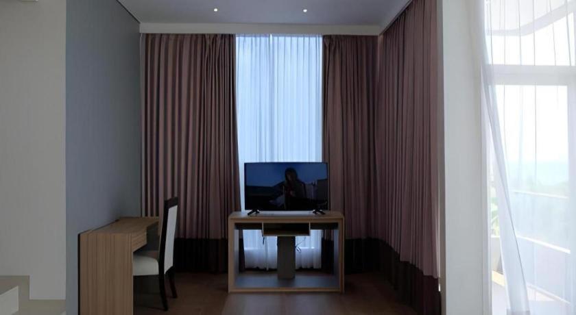 D'Season Premiere Hotel Jepara Exterior photo