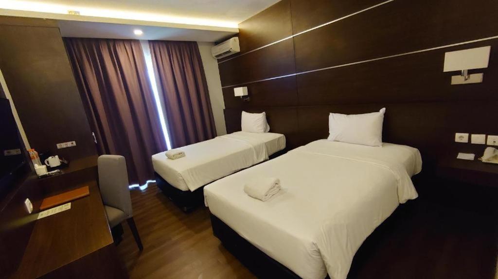 D'Season Premiere Hotel Jepara Exterior photo