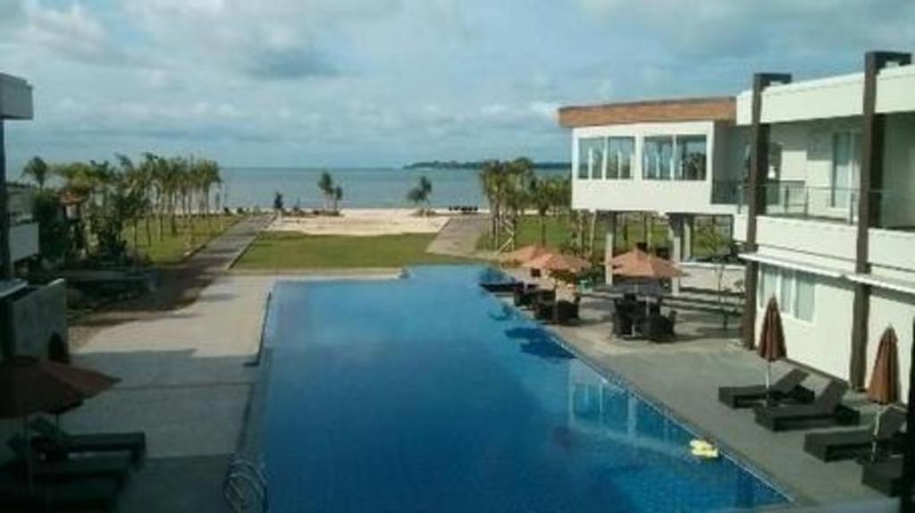 D'Season Premiere Hotel Jepara Exterior photo