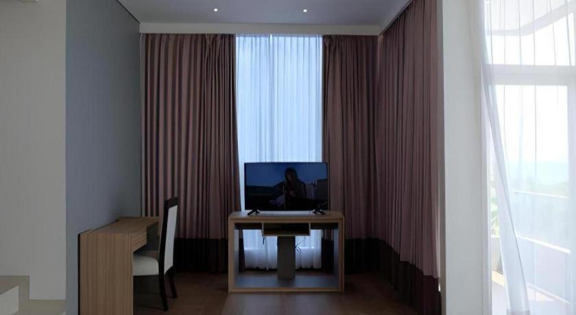 D'Season Premiere Hotel Jepara Exterior photo