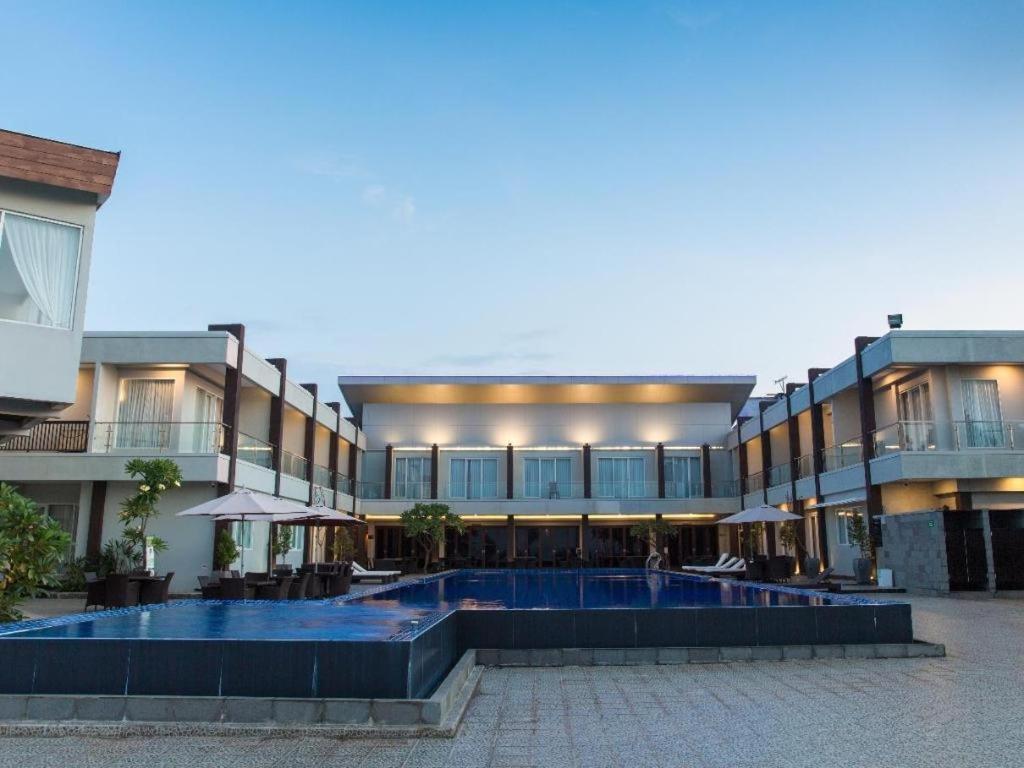 D'Season Premiere Hotel Jepara Exterior photo