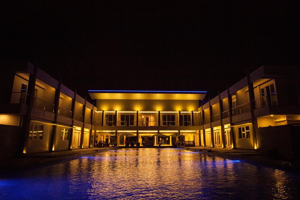 D'Season Premiere Hotel Jepara Exterior photo